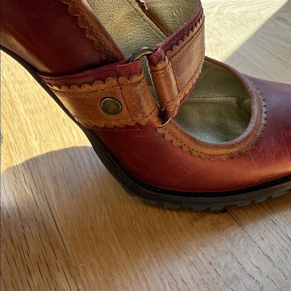 Kenneth Cole Reaction Burgundy Mary Jane Heels 7.5 - Picture 4 of 9